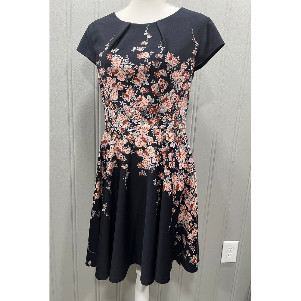Black Floral Fit Flare Dress Short Sleeve Keyhole Back Women's S - Picture 1 of 2